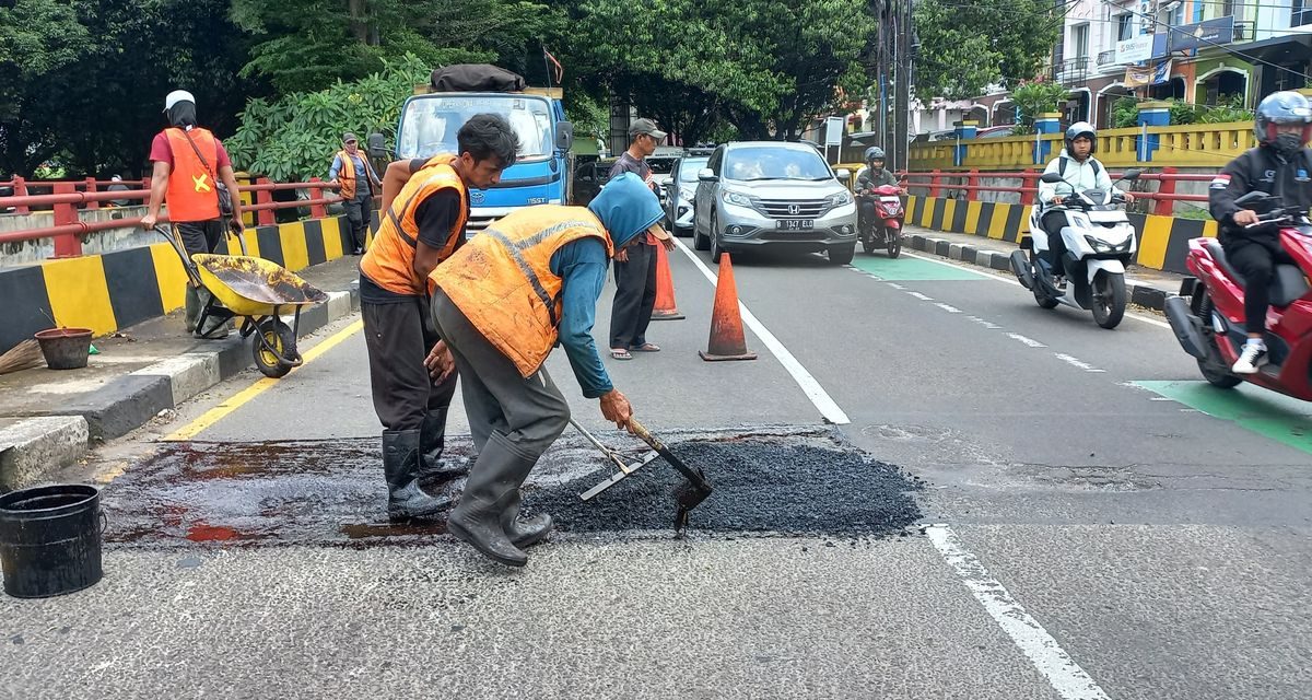 Ngerinya Lubang Jalan: Musuh Utama Ban Dan Pelek Motor