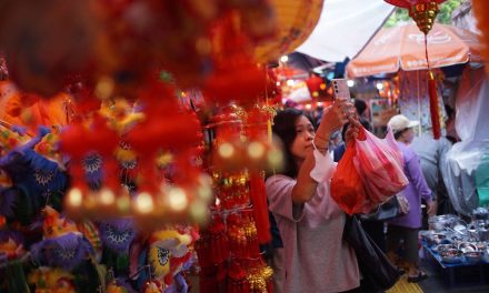 Nyapu Saat Imlek Bikin Sial? Cek Faktanya Di Sini!