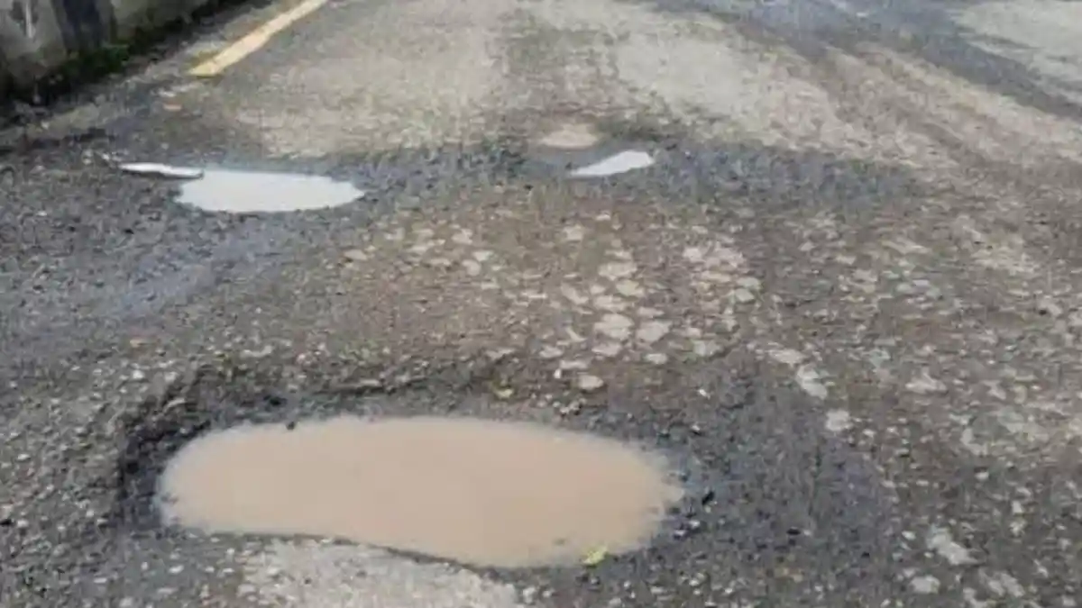 Jalan Berlubang, Ancaman Nyata Bagi Keselamatan Berkendara