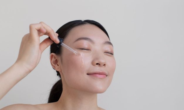 Retinol 101: Cara Mulai Pakai Tanpa Takut Muka Breakout