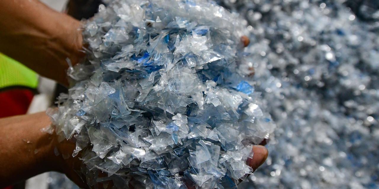 Realita Plastik Fleksibel: Sulit Di Olah, Biayanya Wah