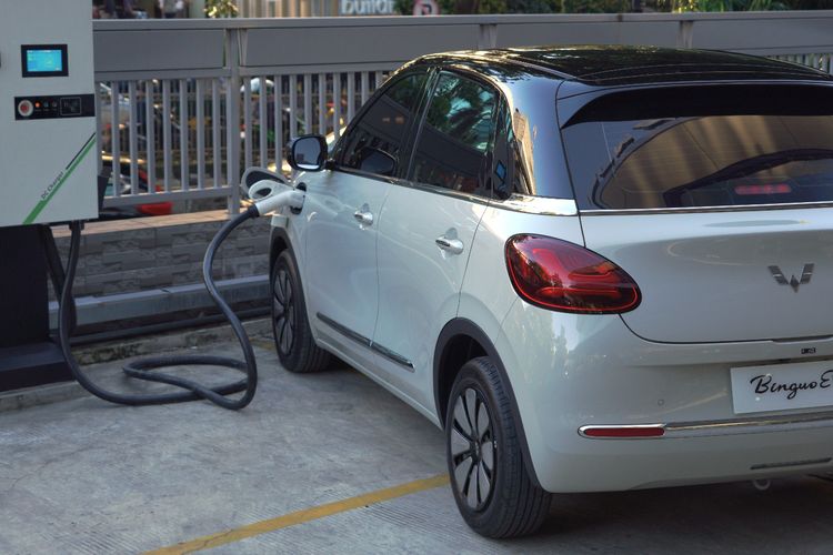 Mitos Baterai EV: Amankah Pakai Fast Charging Setiap Hari?