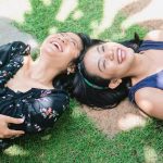 Bukan Cuma Seru, Temenan Beda Usia Bisa Jaga Mental