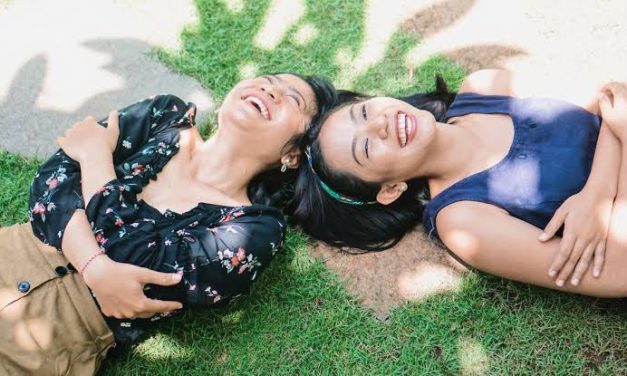 Bukan Cuma Seru, Temenan Beda Usia Bisa Jaga Mental