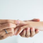 Gak Usah Panik, Ternyata Takut Menikah Itu Normal Banget