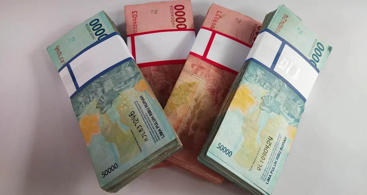 Cari Tahu Yuk, Apa Sih Untungnya Pakai Uang Giral?