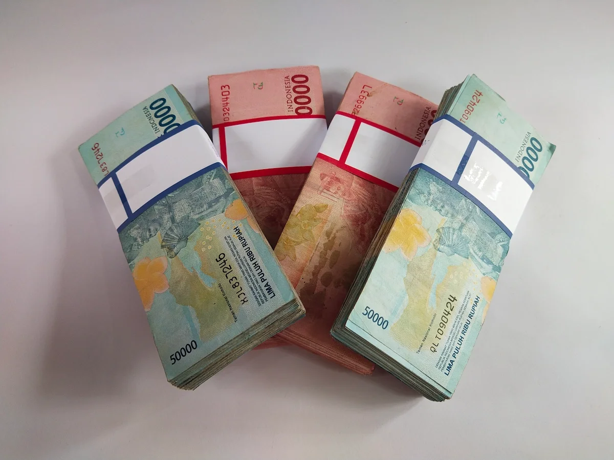 Cari Tahu Yuk, Apa Sih Untungnya Pakai Uang Giral?