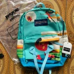 Nggak Cuma Awet, Ransel JanSport Wanita Ini Bikin Tampil Kece!