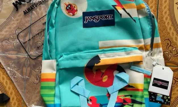 Nggak Cuma Awet, Ransel JanSport Wanita Ini Bikin Tampil Kece!